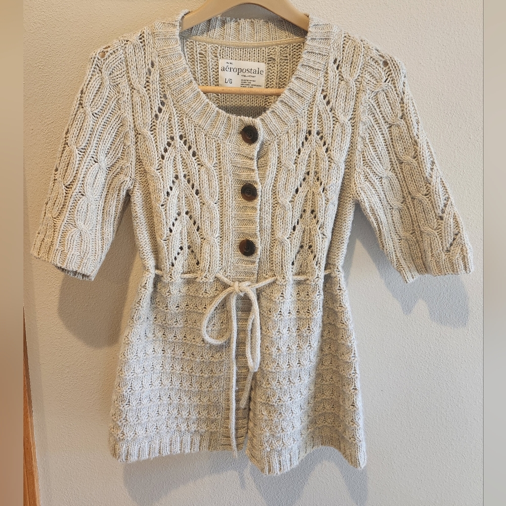 Aeropostale Women’s Fall Cream Colored Sweater.  Size Large. Tie waist.